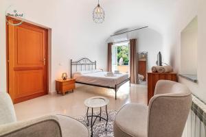 a bedroom with a bed and a table and chairs at Ca du Muccin in Calice Ligure