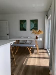 Fotografie z fotogalerie ubytování Bright & Comfy Stay in Newly Renovated Home with parking v Aucklandu