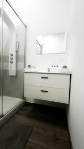 Een badkamer bij Le Petit Cocon - Pause douceur