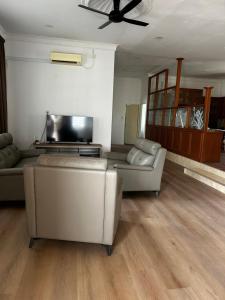 Μια τηλεόραση ή/και κέντρο ψυχαγωγίας στο Di Renjis Pilis