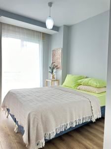 Postel nebo postele na pokoji v ubytování merkezde 2 odalı minimalist ev