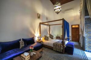 Postel nebo postele na pokoji v ubytování Riad Louna Fes & Spa