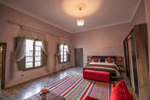 Postel nebo postele na pokoji v ubytování Riad Louna Fes & Spa