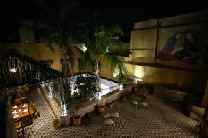 Bazén v ubytování Riad Louna Fes & Spa nebo v jeho okolí