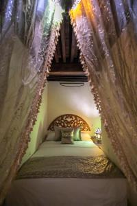 Postel nebo postele na pokoji v ubytování Riad Louna Fes & Spa