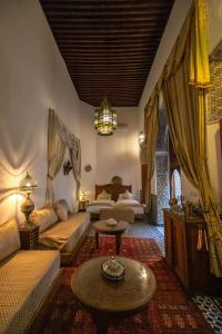 Postel nebo postele na pokoji v ubytování Riad Louna Fes & Spa