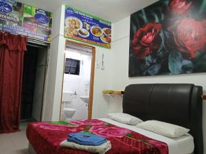 Postel nebo postele na pokoji v ubytování Rose Haven Hotel