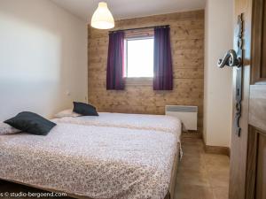 Postel nebo postele na pokoji v ubytování Spacieux apt moderne avec piscine, 12 pers, Arc 1800 - FR-1-352-15