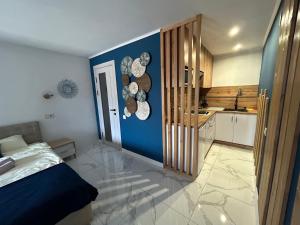 Kuchyň nebo kuchyňský kout v ubytování Міні Готель SPA Excellent Family