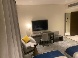 TV o dispositivi per l'intrattenimento presso فندق سافوي جدة Savoye Hotel