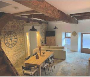 a living room with a table and a couch at Gîte bourguignon premium in Semur-en-Auxois