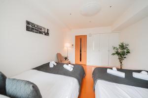Lova arba lovos apgyvendinimo įstaigoje Shinjuku luxury Apart ment 2 minutes from Higashi-Shinjuku