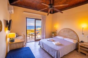 Postel nebo postele na pokoji v ubytování Hotel Costa Paradiso + 37 fotografií