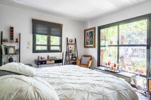 Ένα ή περισσότερα κρεβάτια σε δωμάτιο στο LA MAISON DU BONHEUR