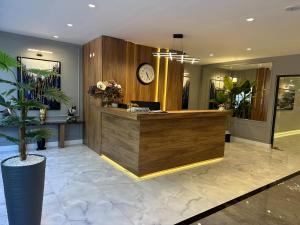 a lobby with a reception desk and a clock at Kerpe Bungalov Hotel in Kandıra