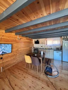 a kitchen and dining room with a table and chairs at Uysal Dağevleri in Bilecik