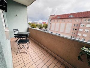 a balcony with two chairs and a table on it at Nobel die Gemütliche Fewo mit besten Lage in Doos