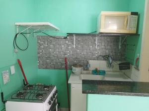 Casa central 74 com ótima localização的厨房或小厨房