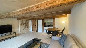 a living room with a couch and a table at a knight's splendid apartment in Büren an der Aare