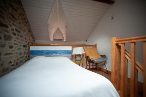 Ένα ή περισσότερα κρεβάτια σε δωμάτιο στο Studio Triplex de Charme Bord de Rance