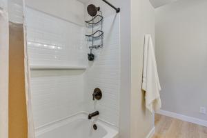 Bagno di 1 Mi to Dtwn Condo with Pool Access in Castle Rock