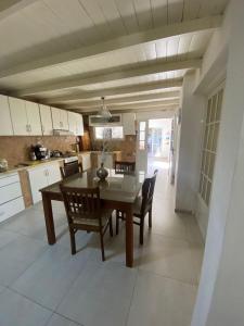 a kitchen and dining room with a table and chairs at El descanso in Ramallo