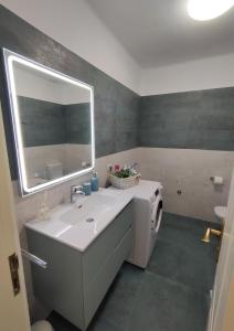 Łazienka w obiekcie Apartamento Rocas del Mar 130