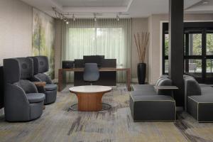 Posezení v ubytování Courtyard by Marriott Portland Tigard