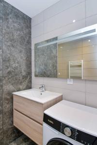 Koupelna v ubytování Maison Dormoy, appartement 2 Chambre - Gare - Centre ville + 7 fotografií