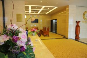 TV in/ali zabaviščno središče v nastanitvi Golden Quang Tri Hotel