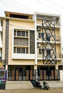 a building with two motorcycles parked in front of it at Girivalam Vista Residency in Tiruvannāmalai +3 photos