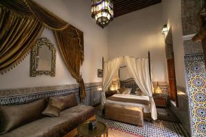 Postel nebo postele na pokoji v ubytování Riad Louna Fes & Spa