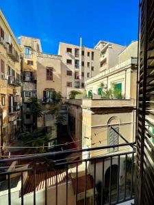 Balkón nebo terasa v ubytování Essenze di Sicilia Appartamento Cavour in centro