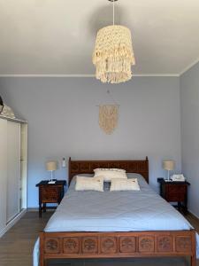 a bedroom with a large bed with a chandelier at Las margaritas in Esther