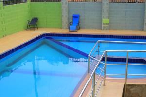 Bazén v ubytování Golden Suites Hotel nebo v jeho okolí