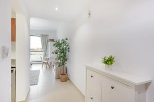 Gallery image of Serene Studio apartment with stylish interior space in JLT! in Dubai