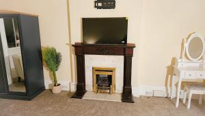 TV a/nebo společenská místnost v ubytování The Kew Rooms