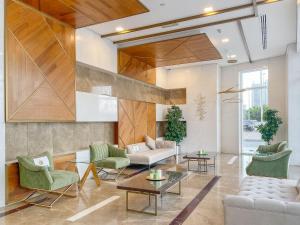 Gallery image of Serene Studio apartment with stylish interior space in JLT! in Dubai +9 photos