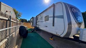 Foto dalla galleria di Luxury Glamping near Idaho Event Center in Nampa a Nampa