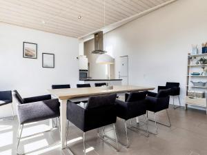Kuchyň nebo kuchyňský kout v ubytování Holiday home Hals CIV