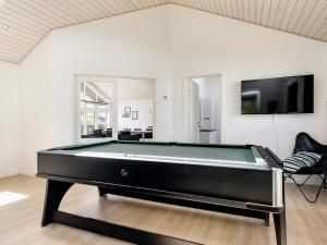 TV a/nebo společenská místnost v ubytování Holiday home Hals CIV