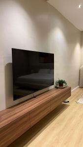TV a/nebo společenská místnost v ubytování Elegant studio - COZY apt