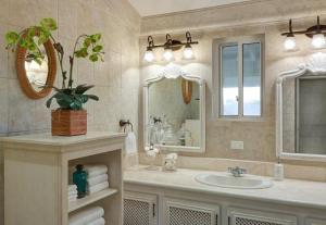 Galeriebild der Unterkunft ZenBreak Ocean Mist Villa 5bd in Saint Philip