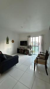 a living room with a couch and a chair at Flats Duplex Super Aconchegantes e Confortáveis in Maragogi