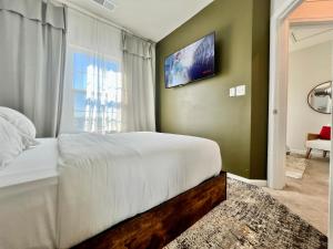 a bedroom with a large bed and a window at Lux Townhome Free Parking 12 min to BWI in Brooklyn Park