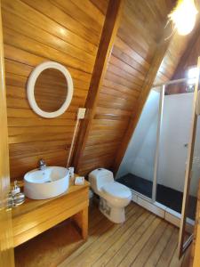 a bathroom with a sink and a toilet at Casa Alpina - Barlovento Ecolodge Tarapoto - Matrimonial in Tarapoto