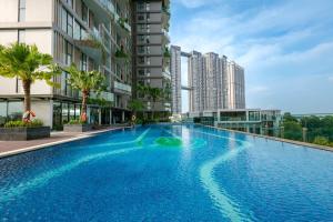 a large swimming pool in the middle of a building at Armin Homes Studio at Solforest Ecopark in HÆ°ng YÃªn