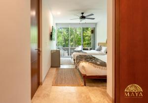 Ένα ή περισσότερα κρεβάτια σε δωμάτιο στο NHOA 206C Lux 1BR Condo Jungle View in Aldea Zama +20 φωτογραφίες