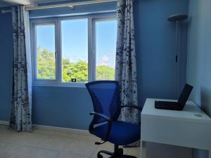 Foto dalla galleria di Private villa with large pool & 5min walk to beach a Cap Estate