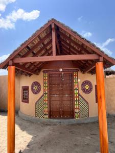 Budova, kde se rezort nachází + 8 fotografií